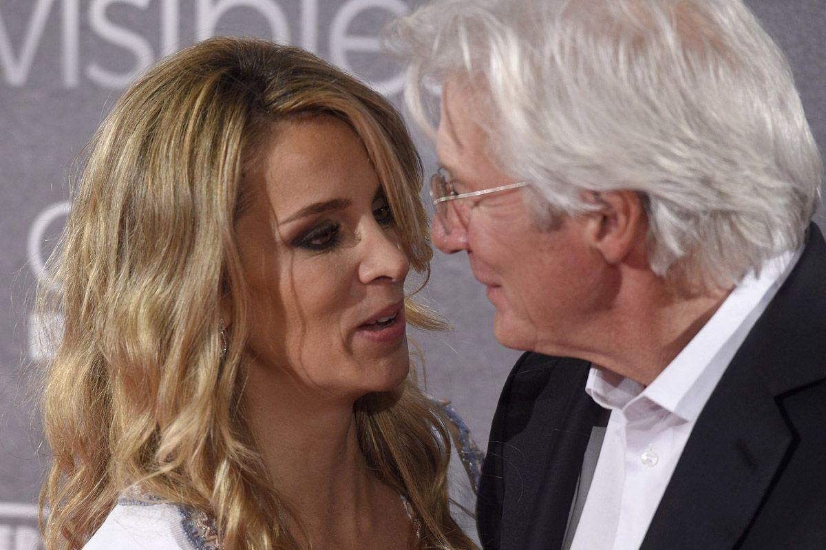 Alejandra Silva y Richard Gere, la pareja de moda en el estreno de 'Invisibles' en Madrid