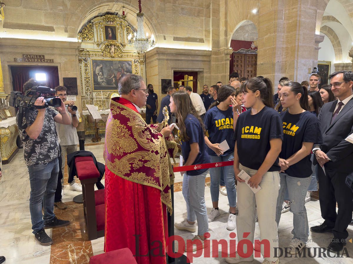 El UCAM de baloncesto peregrina a Caravaca de la Cruz en su Año Jubilar