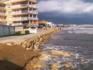El nuevo deslinde de la playa de les Deveses de Dénia «atrapa» a 110 casas
