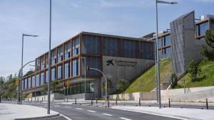 El CaixaResearch Institute, en el número 9 de la calle de Isaac Newton, frente al CosmoCaixa.