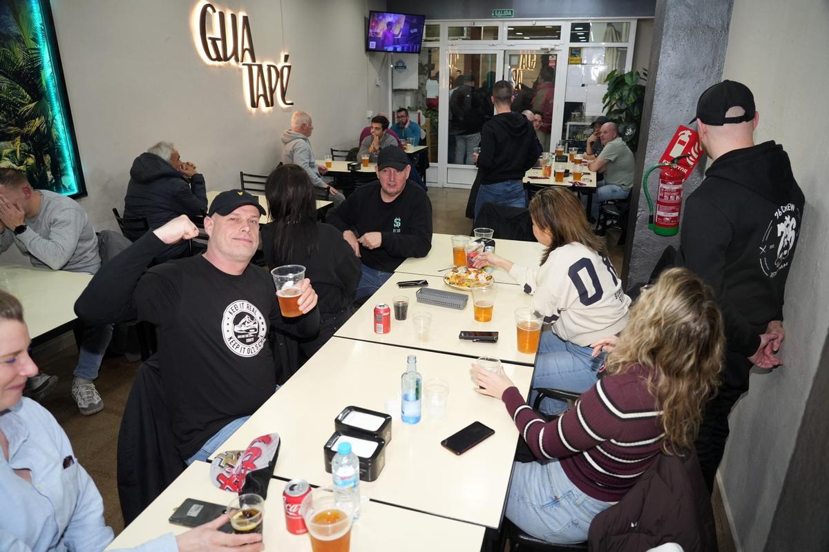 Galería: La lluvia no impide a la afición amarilla perderse el Villarreal-Ajax