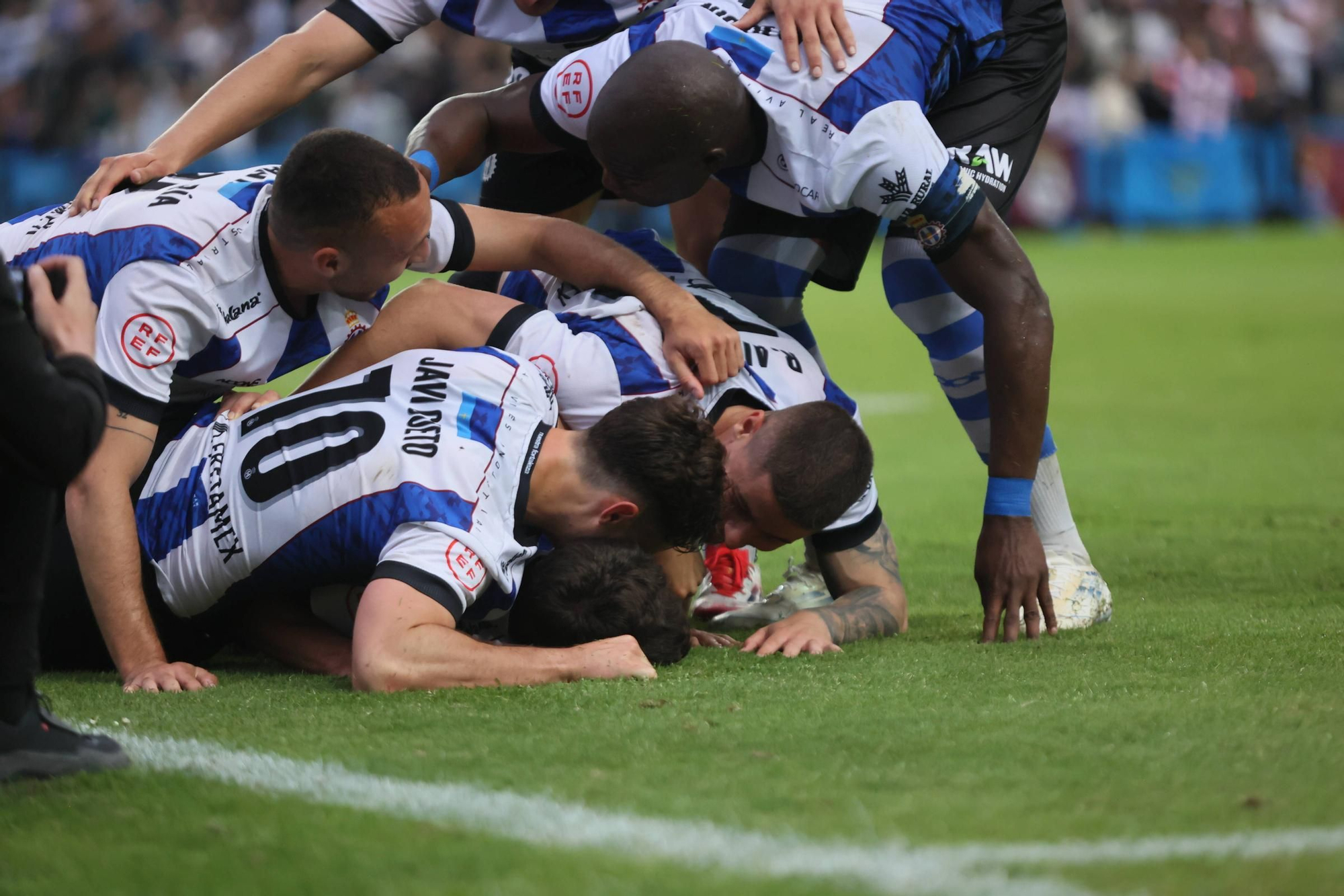 EN IMÁGENES: La final por el ascenso entre Avilés y Rayo Majadahonda vivida en el Suárez Puerta