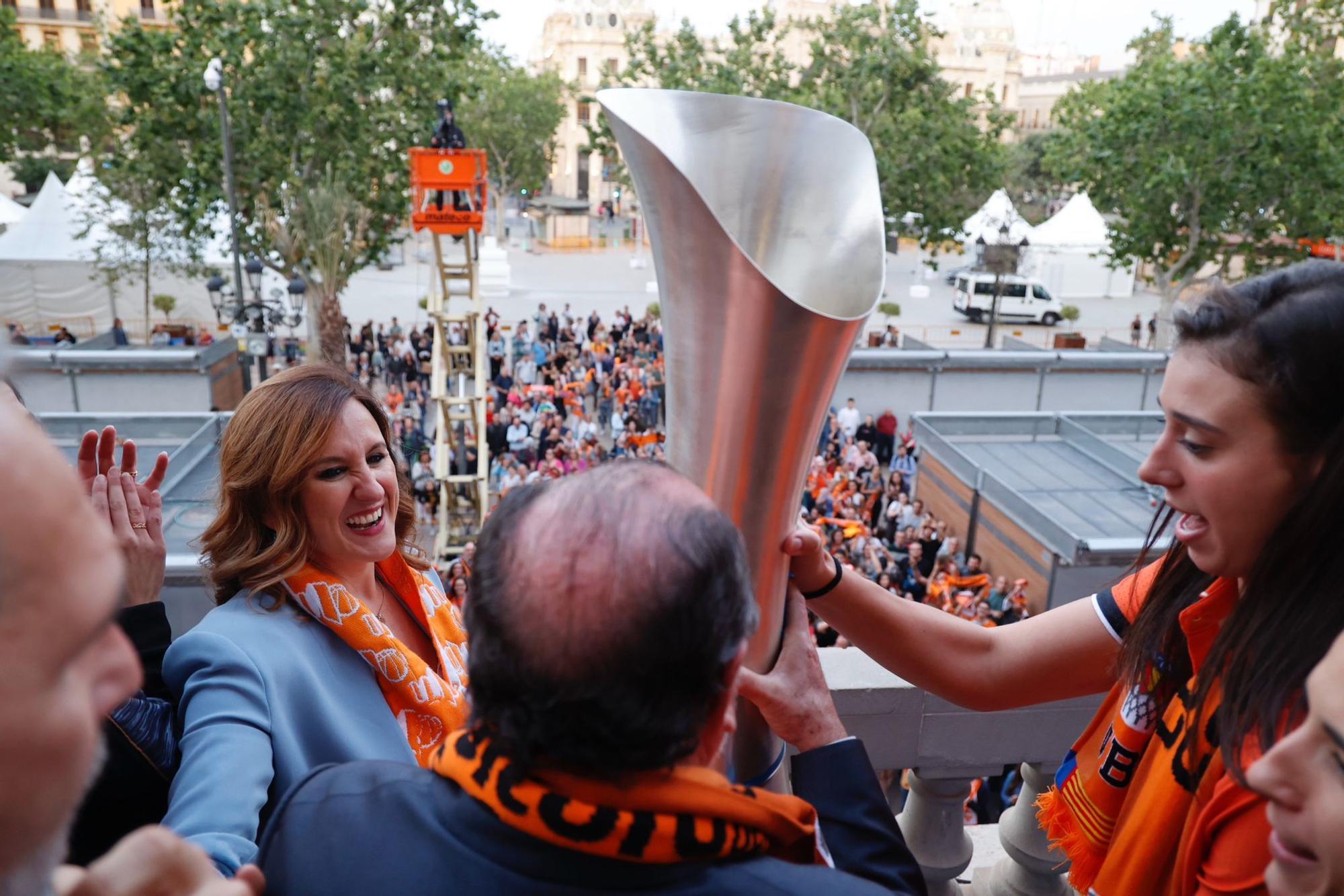 El Valencia Basket celebra en casa su triplete histórico