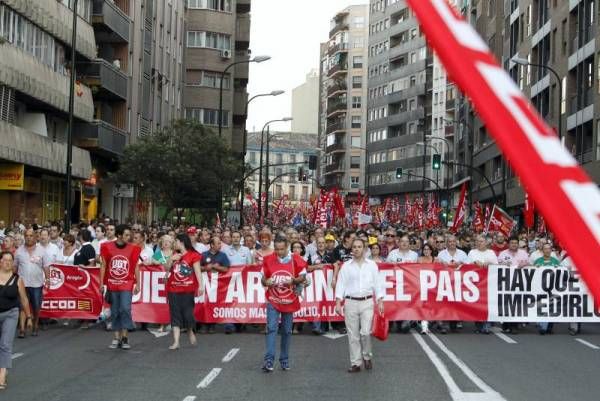 Miles de personas se manifiestan en Zaragoza