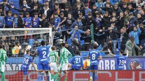 Altercados en las gradas durante el partido de LaLiga entre el Getafe y el Betis