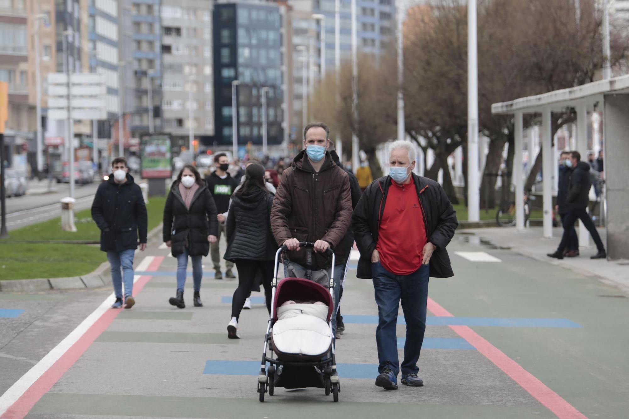 Gijón disfruta de la ciudad en el tercer cierre perimetral