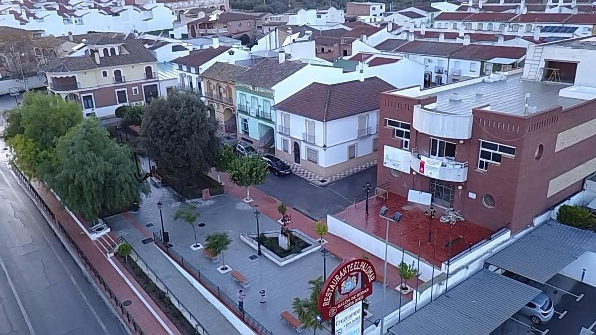 En el centro, el edificio municipal y futura residencia que albergará la sede de Encisocial.