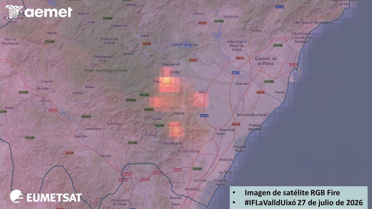 El incendio de la Vall d'Uixó afronta la noche con cierto "optimismo" tras una mañana complicada sin los 25 medios aéreos operativos por el viento