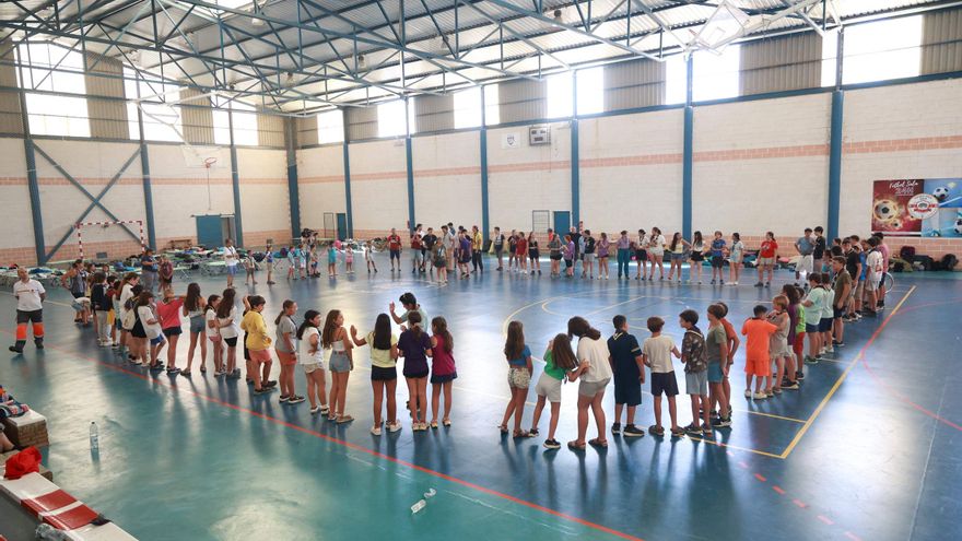Video | Valdecaballeros se vuelca con los evacuados por el incendio