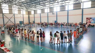 "La noche ha sido dura, pero el trato estupendo": el testimonio de una evacuada por el incendio de Valdecaballeros