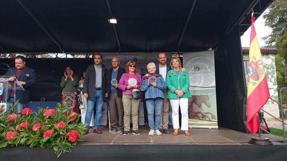 En imágenes: el Festival de la Avellana de Piloña pone a la venta más de 3.500 kilos de fruto