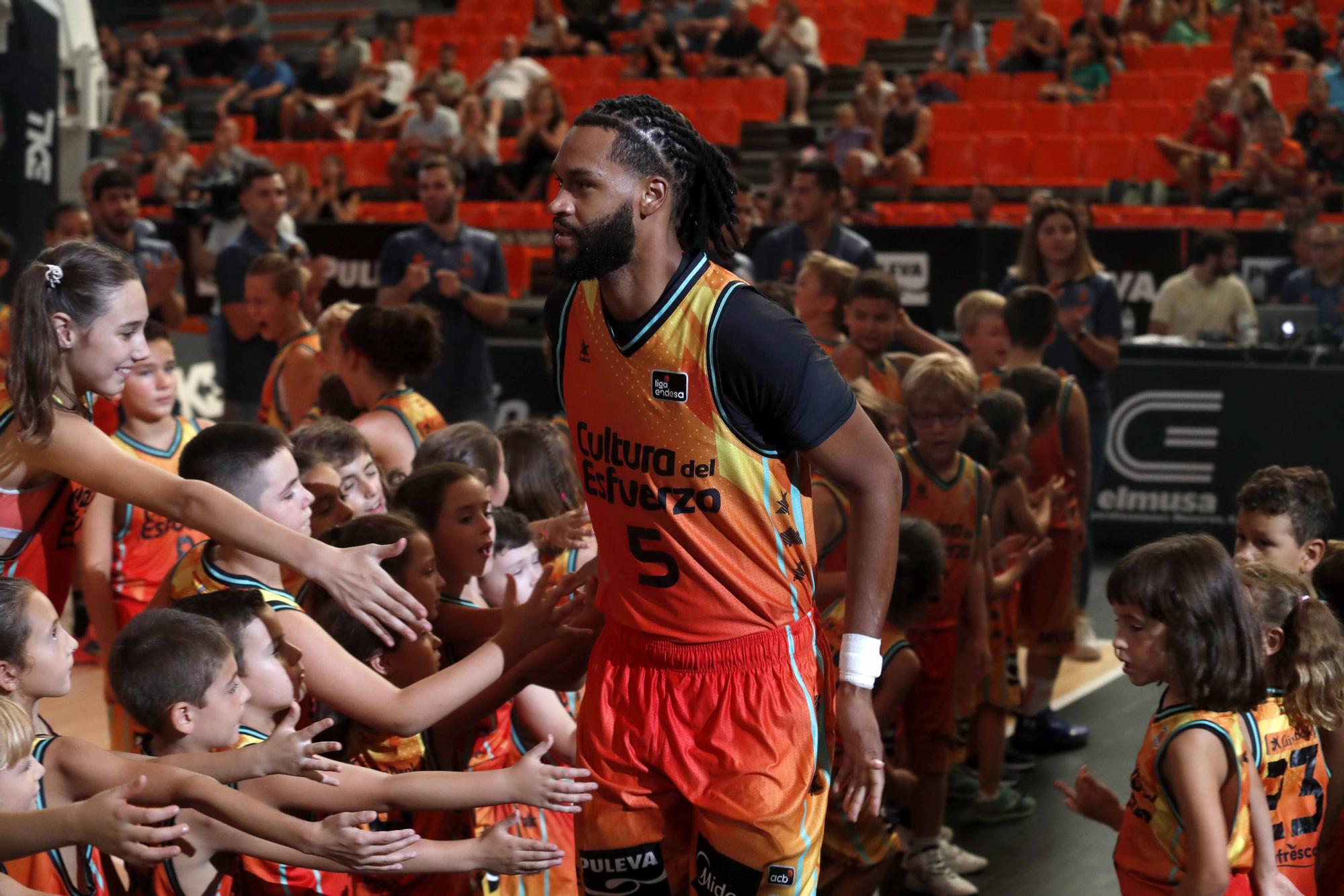 Presentación del Valencia Basket en La Fonteta