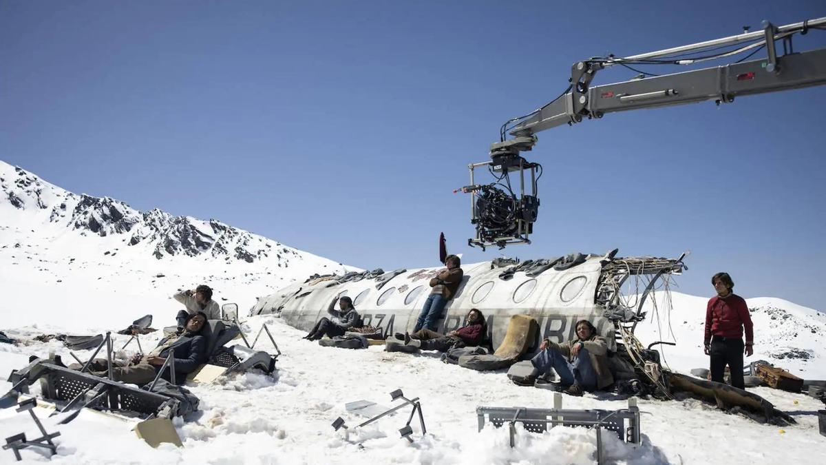 Un instante del rodaje de 'La sociedad de la nieve'.