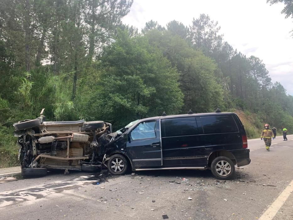 Un mort i un ferit greu en un accident de trànsit que obliga a tallar la C-63 a Anglès