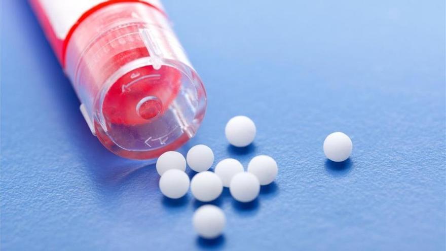 Sociedades científicas denuncian la venta de homeopatía en las farmacias
