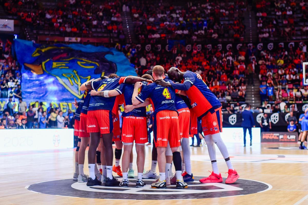 El Leyma Coruña vivió una auténtica fiesta en una remontada épica que le devuelve a ACB