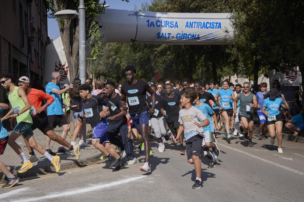 Les imatges de la 1a Cursa Antiracista de Salt i Girona