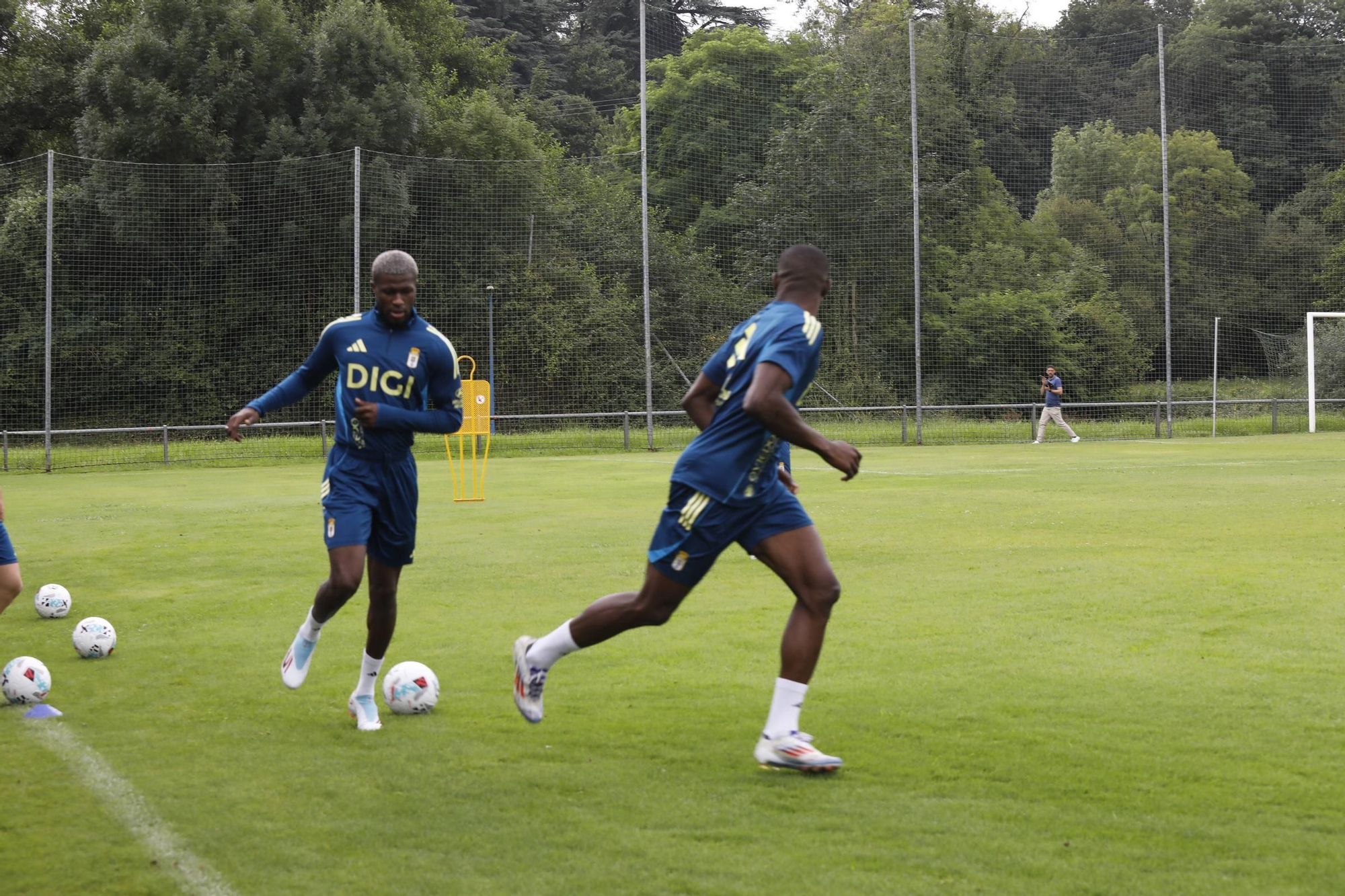 En imágenes: así fue la primera sesión de entrenamientos de Primera en El Requexón con Rodón, Reina y Domingues