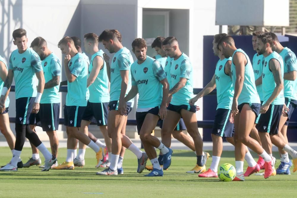 El Levante abre el entrenamiento a los medios