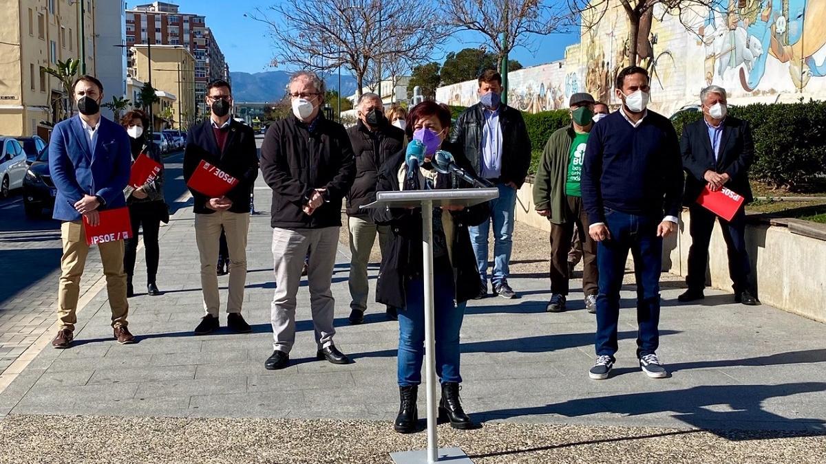 Rueda de prensa conjunta de PSOE, IU y Podemos, justo a la plataforma Bosque Urbano.