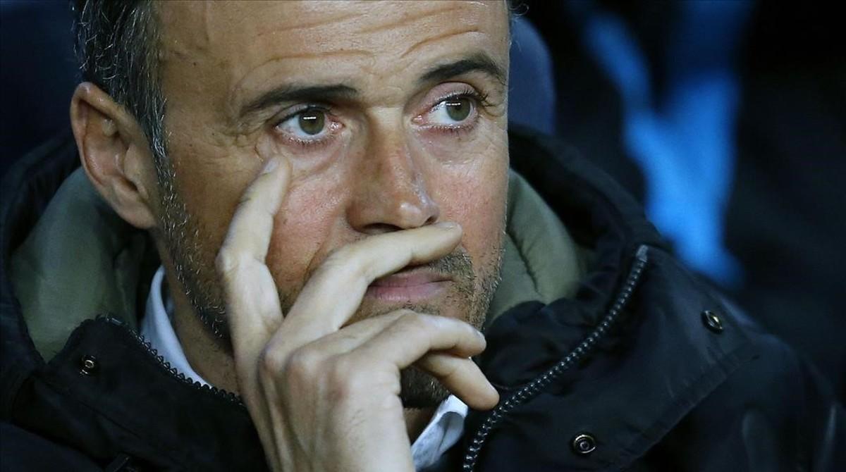 dmoreno33428067 barcelona s coach luis enrique looks on before dur160406114651 dmoreno33428067 barcelona s coach luis enrique looks on before dur160406114651