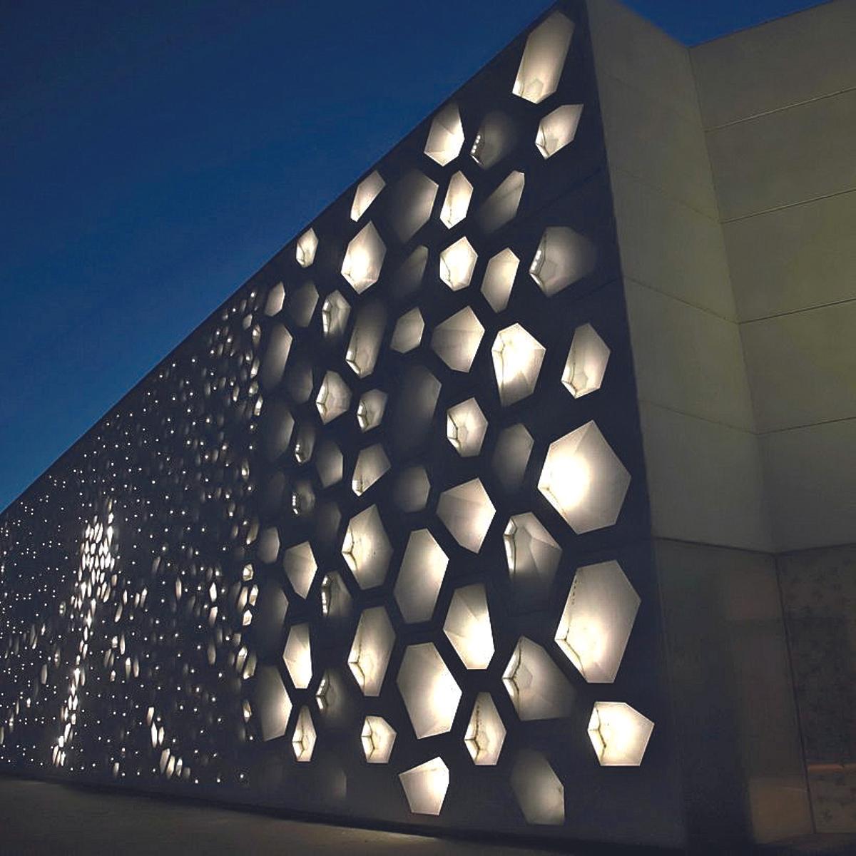 Una imagen nocturna del C3A.