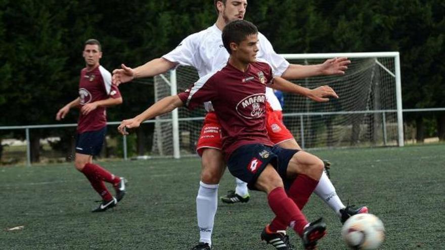 Una imagen de un partido jugado por el Pontevedra B en A Xunqueira. // Rafa Vázquez