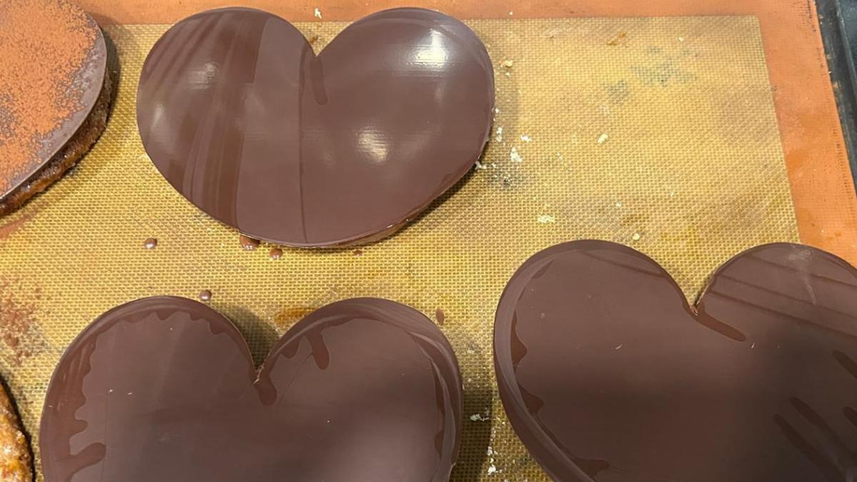 Una palmera que sabe a ibérico y a cacao: el bocado que dejó mudo al público de Madrid Fusión Pastry.