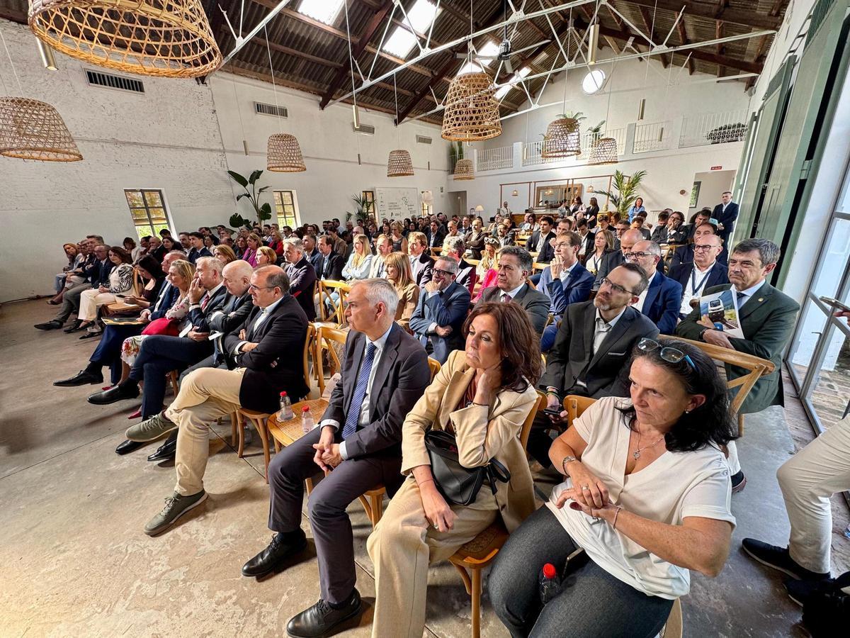 Asistentes al encuentro sobre el Corredor Cantábrico-Mediterráneo