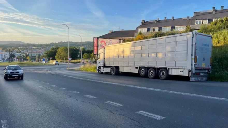 La Policía Local controlará el aparcamiento de camiones por la trama urbana lalinense