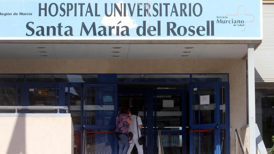 Puerta del hospital Santa María del Rosell.