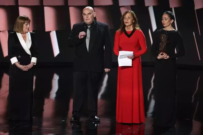 Díaz Ayuso se enzarza con la viuda de Carlos Saura por su defensa de la sanidad pública