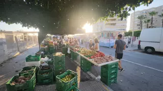 Abre con novedades el mercadillo de la playa de Urbanova en Alicante