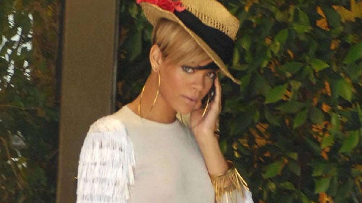 Rihanna se recupera tras una breve hospitalización