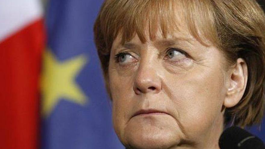 Berlín desmiente que Merkel haya propuesto un referendo sobre el euro en Grecia