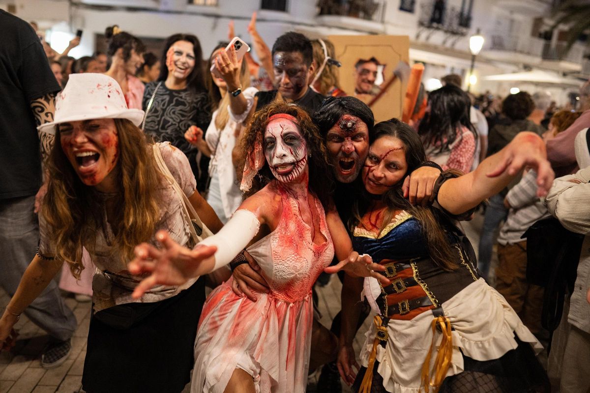 El Zombie Walk invade las calles de Sitges
