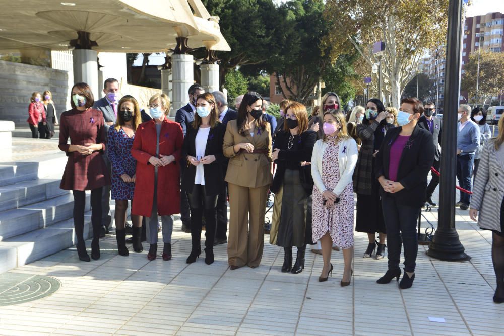 Homenaje a las víctimas de la violencia machista en la Asamblea Regional