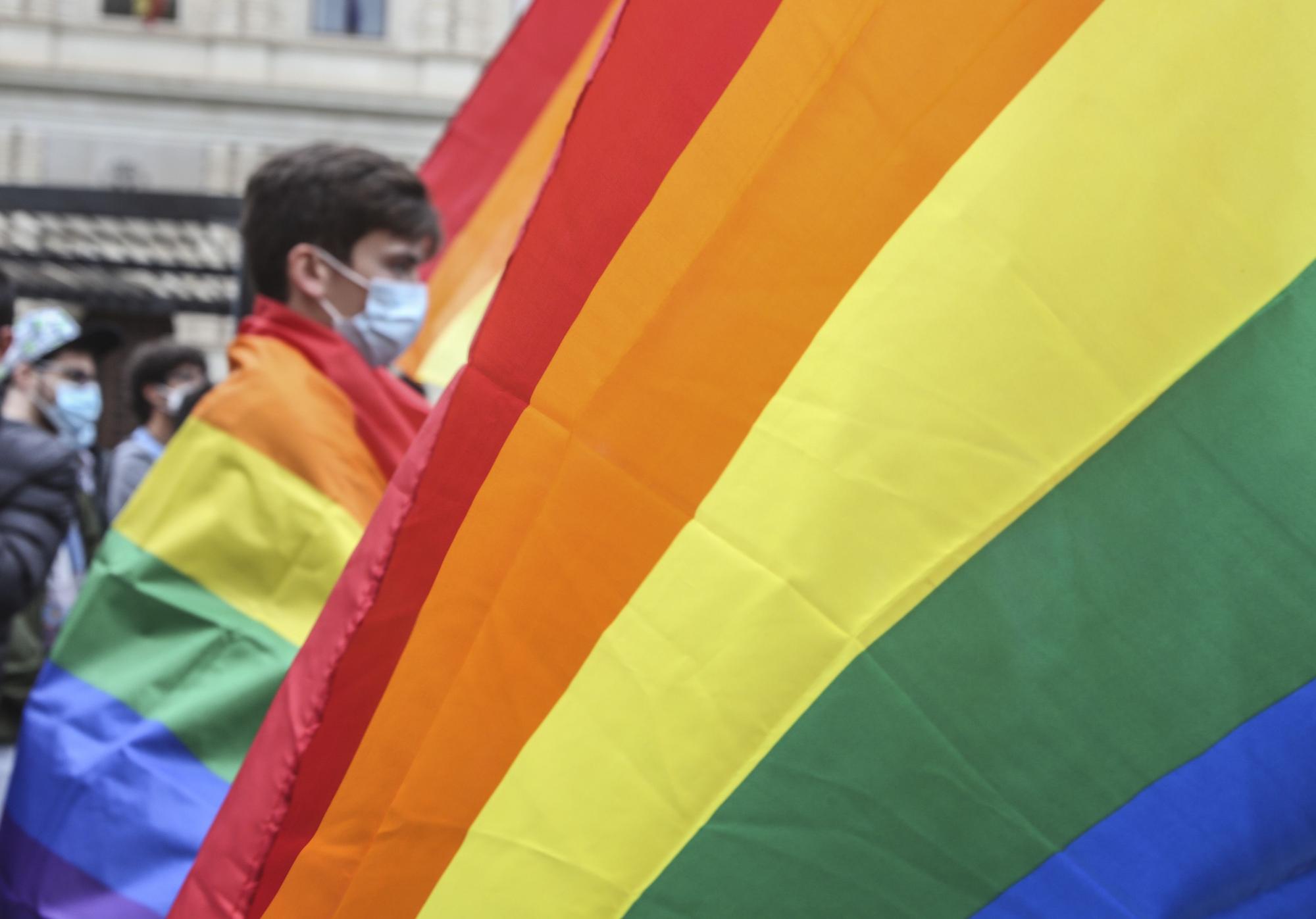 Concentración en contra de la agresión homófoba en el monte Tossal de Alicante