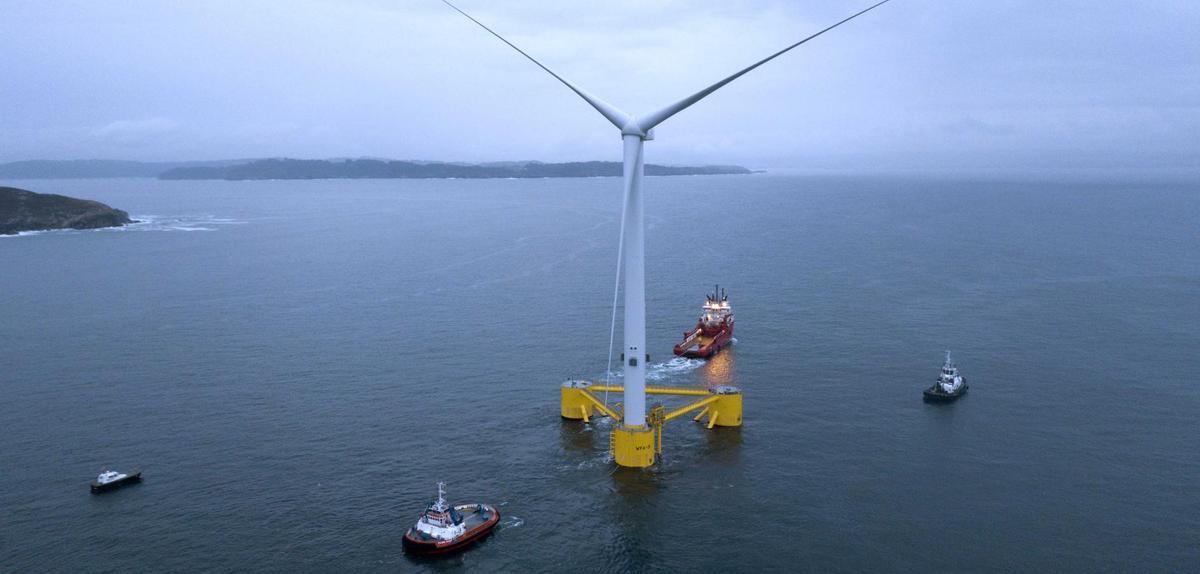 Una de las plataformas flotantes construidas en Navantia Fene para el parque al norte de Portugal. // EDP