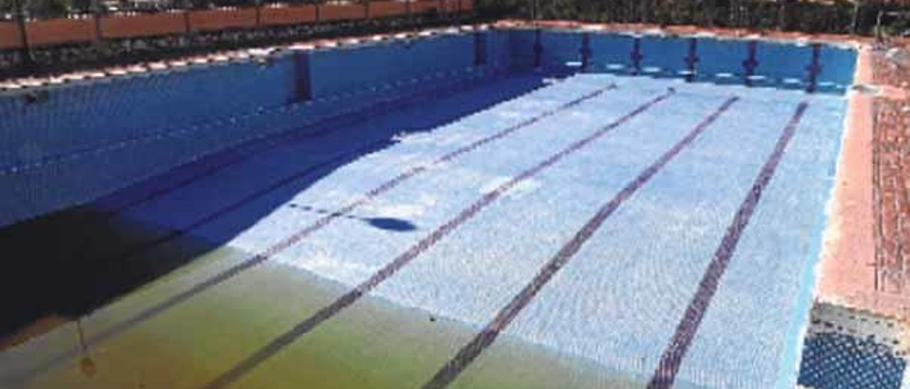 La piscina de Sollana pierde 17.000 litros al día por una fuga