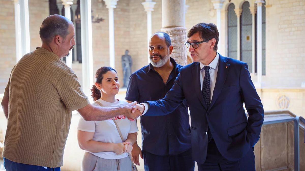El president de la Generalitat, Salvador Illa, con representantes de entidades venezolanas