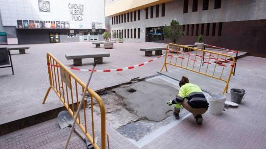 Posen una rampa a la plaça Jordi de Sant Jordi