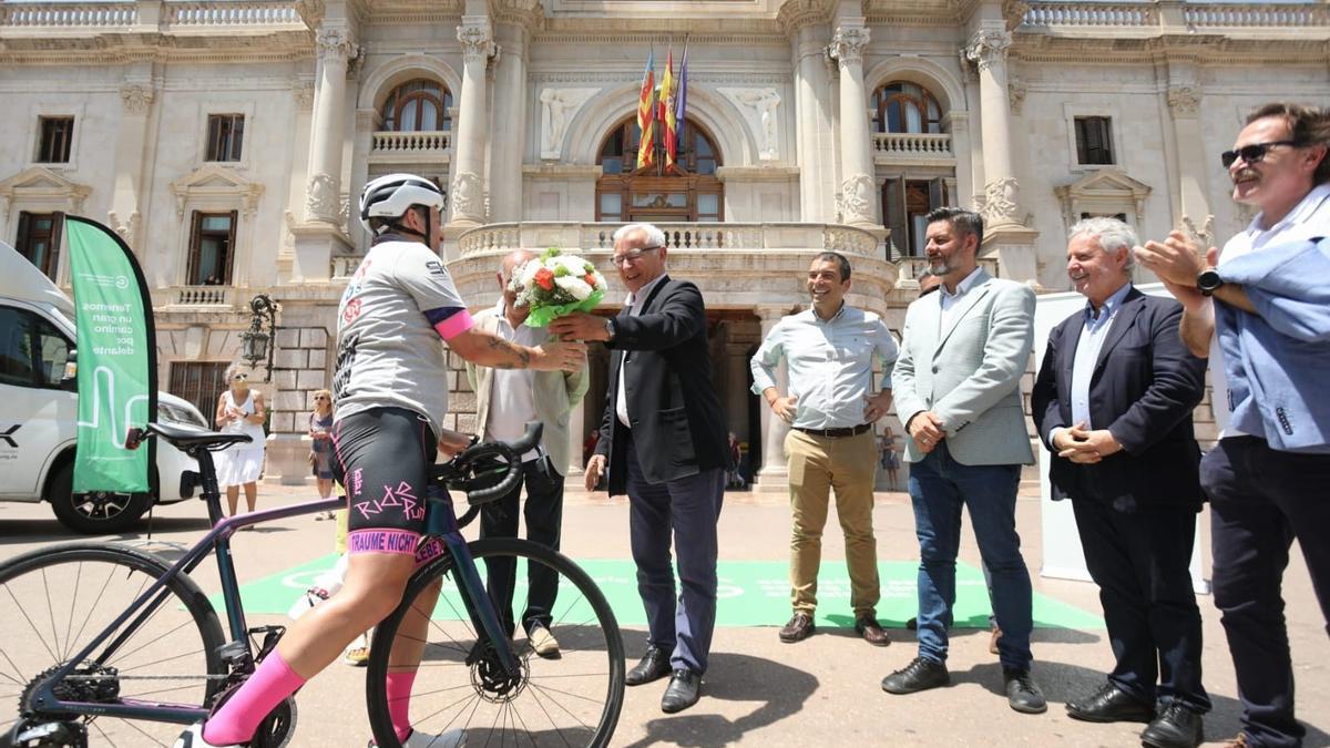 De Múnich a València en bici para recaudar fondos contra el cáncer infantil  - Levante-EMV