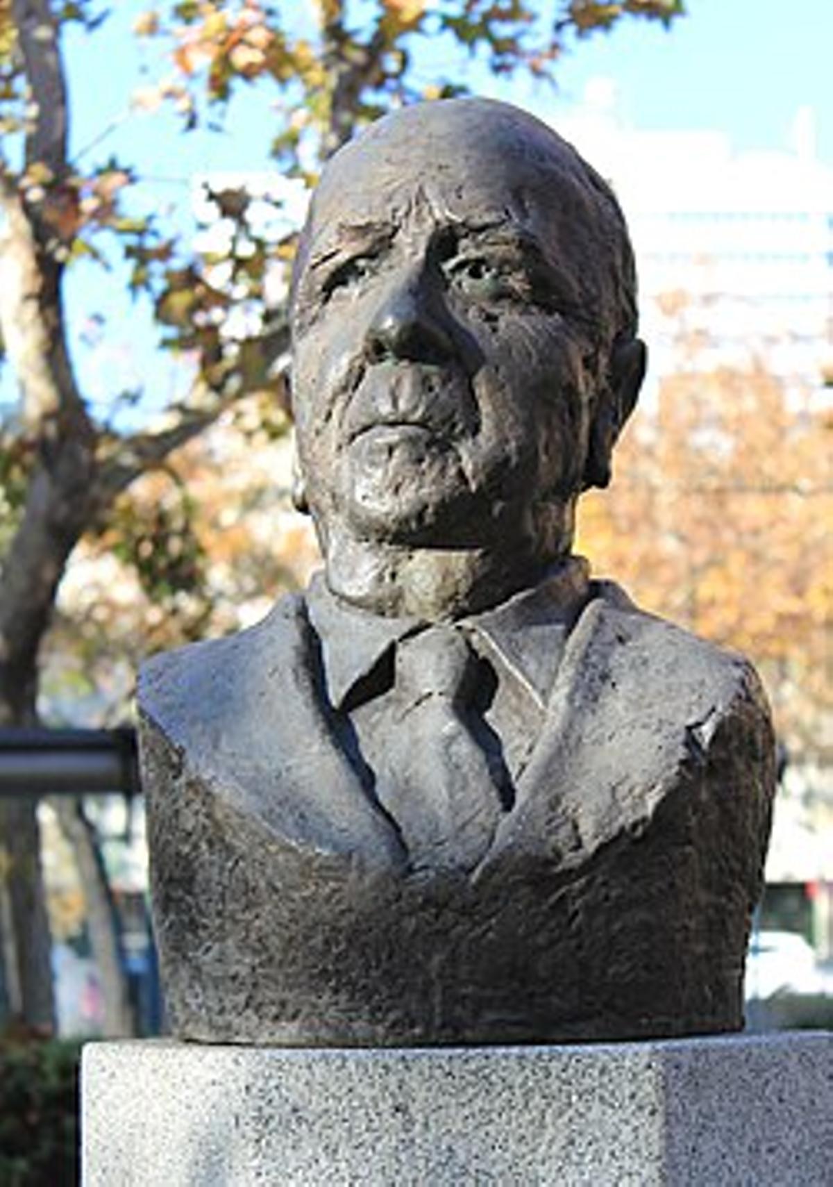 Busto de Pedro Escartín en Madrid, obra de Juan Serrano