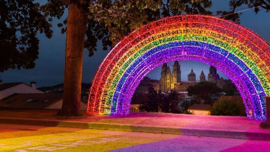 Dende o pasado 12 de xuño a cidade engalanouse coas cores do Orgullo LGBTI / Santiago turismo