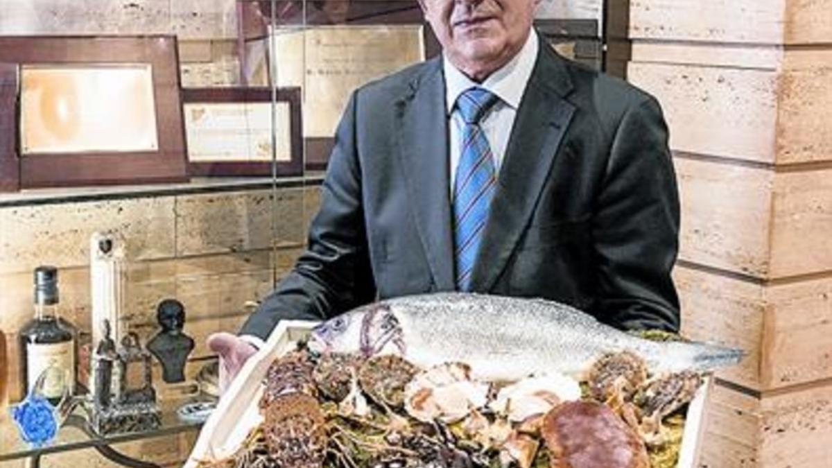 Abelardo Riazor, con algunos de los productos de Casa Dario.