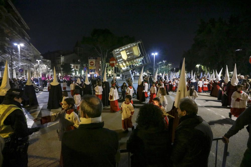 El Sant Crist de Santa Creu desfila por el barrio marinero de Palma