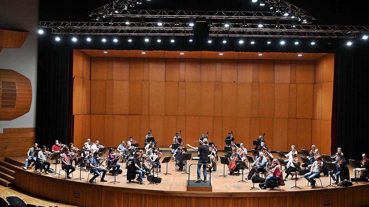 Ensayo de la Sinfónica, en el Palacio de la Ópera, en verano.   | // VÍCTOR ECHAVE