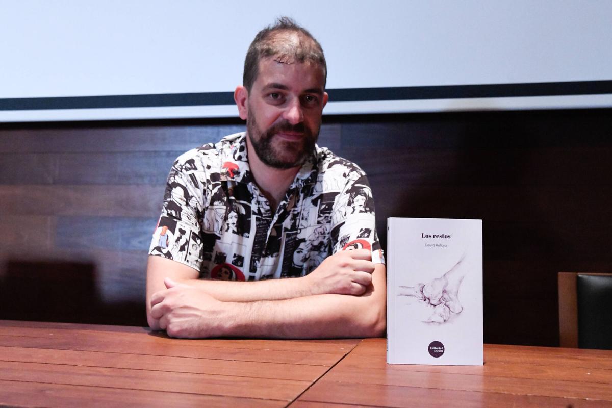 David Refoyo con su última novela.