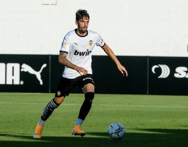 Álex Centelles con el filial del Valencia CF